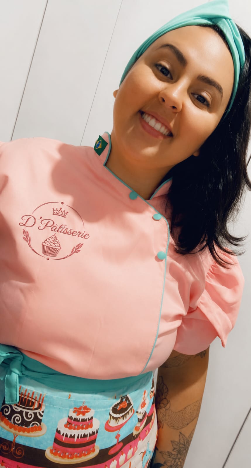 Denize, fundadora e confeiteira da D'Pâtisserie