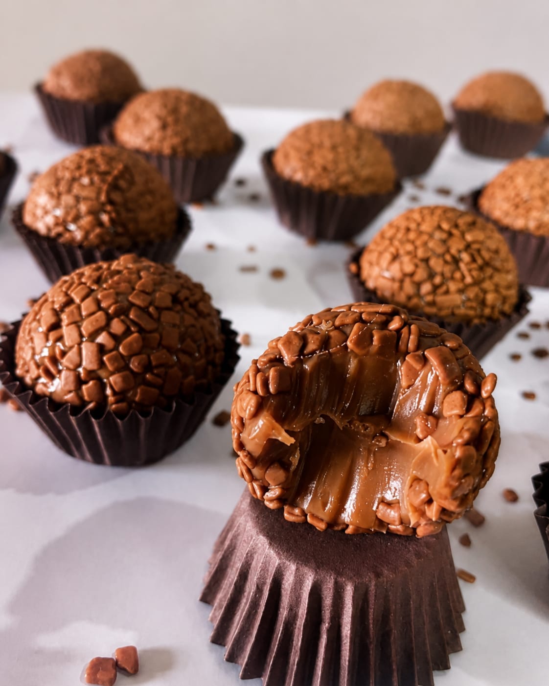 Brigadeiro gourmet com acabamento artesanal